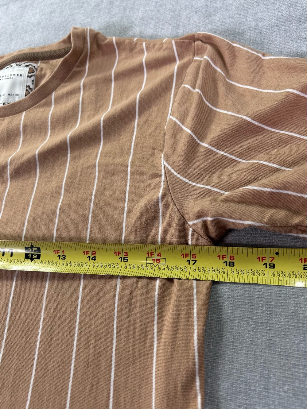 Denim & Flower Ricky Singh Pinstripe T-Shirt Men’s S Camel Tan Cotton Preppy - Picture 3 of 7